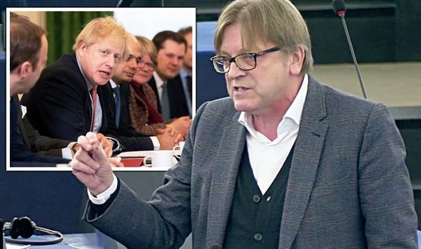 Avrupa Parlamentosu’ndan Johnson’a Brexit tehdidi