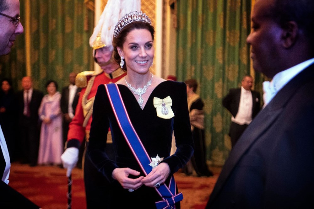 Kate Middleton saraydaki resepsiyona Prenses Diana’nın tacıyla katıldı