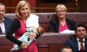 İngiliz vekiller mecliste bebeklerini emzirebilecek