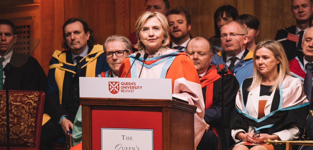 Kuzey İrlanda bir üniversite Hillary Clinton’ı fahri rektör ilan etti