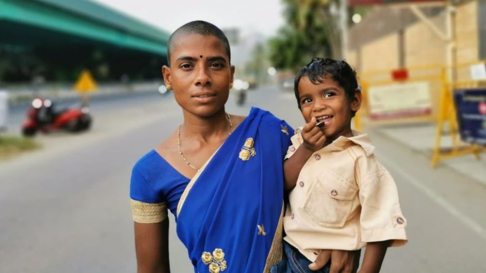 Hindistan’da çocuklarını doyurmak için 2 dolara saçlarını satan anne için yardım kampanyası başlatıldı