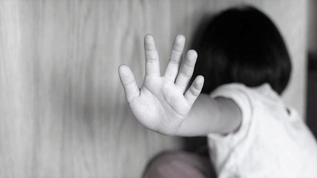 İngiltere’de beş yetişkinden biri çocukken istismara uğramış