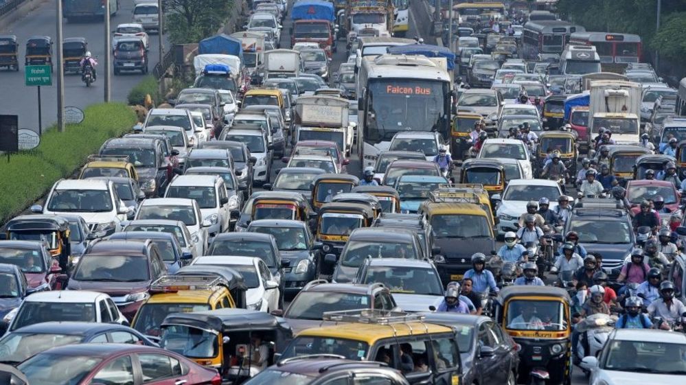 Hindistan’daki yeni trafik lambaları korna çalındıkça yeşil yanmayacak
