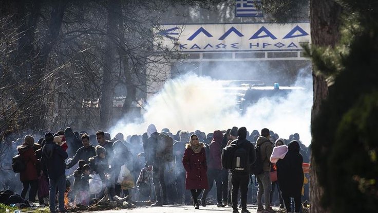 Yunanistan sınırında mültecilere gazlı saldırı