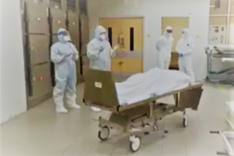 İngiltere’de Koronavirüsten ölen iki Müslüman doktor için hastanede cenaze namazı