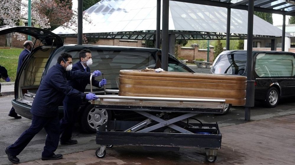 İspanya’da terk edilmiş huzurevlerinde kalan yaşlılar yataklarında ölü bulundu