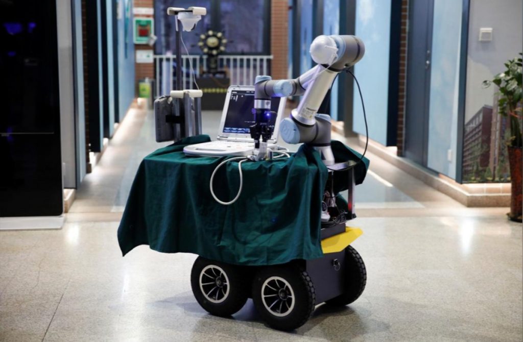 Koronavirüs tedavisinde doktorlara destek olan robot