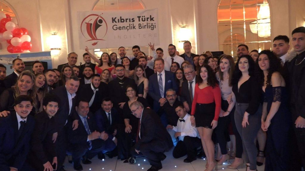 Kıbrıs Türk Gençlik Birliği İngiltere Balosu yoğun katılımla gerçekleşti