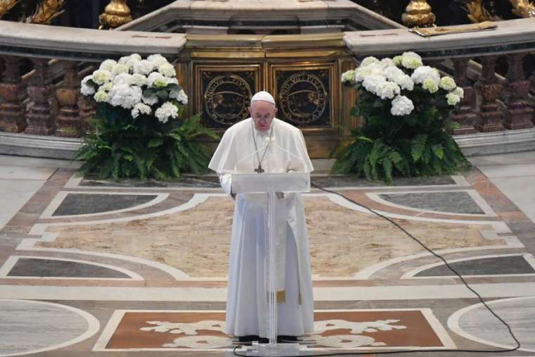 Papa tarihte ilk kez cemaatsiz Paskalya ayini düzenledi