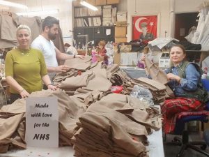 Hastane önlüğü krizine Türk işadamından büyük destek