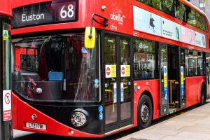 Londra’da otobüsler bedava oldu ve binişler orta kapıdan yapılacak