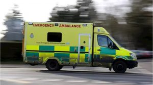 İngiltere’de 90 yaşındaki kadın 40 saat ambulans bekledi
