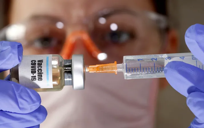 İngiltere’de koronavirüse karşı geliştirilen aşının klinik denemelerine başlanıyor