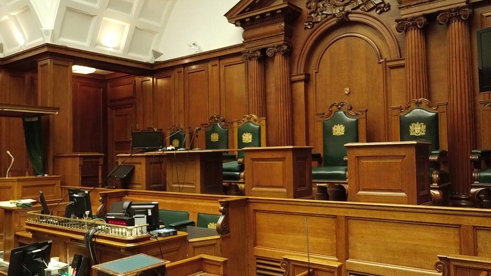 sąd Crown-court-room