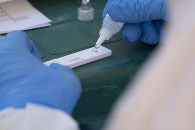 İngiltere’de antikor testleri çalışmasında “olumlu gelişmeler var”