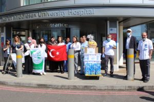 İslam Toplumu Milli Görüş (ICMG) Londra’da sağlık çalışanlarına “İyi ki varsınız” dedi