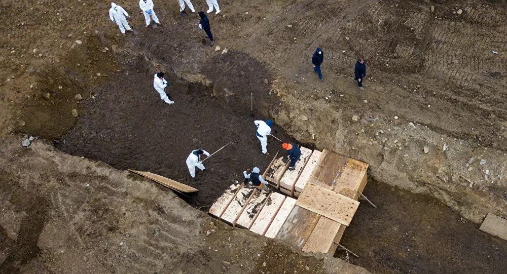 New York’ta koronavirüs kurbanları toplu mezarlara gömülüyor