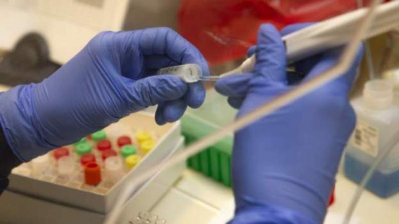 İngiltere’de ‘beş dakikada sonuç veren’ koronavirüs testi deneniyor