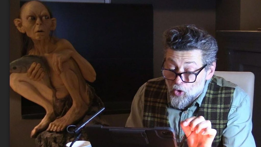 Gollum’u canlandıran İngiliz aktör kitap okuyarak NHS için 283 bin pound bağış topladı