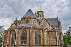 Hollanda’da Aziz Laurens Kilisesi salgın günlerinde halka moral vermek için Türkçe ezgiler çaldı
