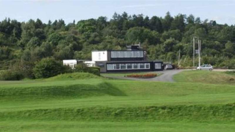 İngiltere-Galler sınırındaki golf kulübü farklı kurallara tabi olmaktan şikayetçi