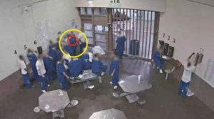 ABD’de mahkumlar erken tahliye olabilmek için sırayla maske koklayıp koronavirüse yakalandı