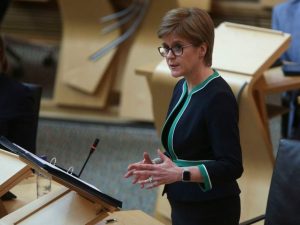 İskoçya özerk yönetimi Başbakanı Sturgeon: Kısıtlamalara uymaya devam edin