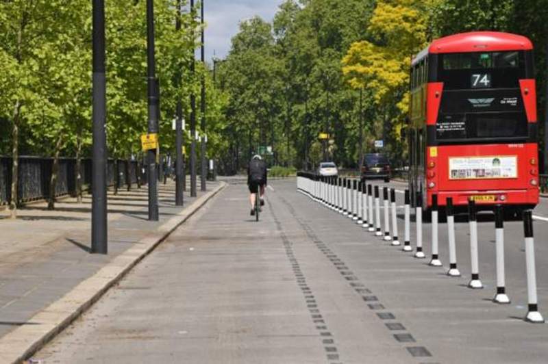 Londra Belediyesi toplu taşımadaki yoğunluğu azaltmak için yeni bisiklet yolları açıyor