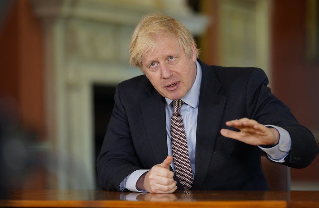 Başbakan Boris Johnson hafifletilen karantina uygulamalarını açıkladı