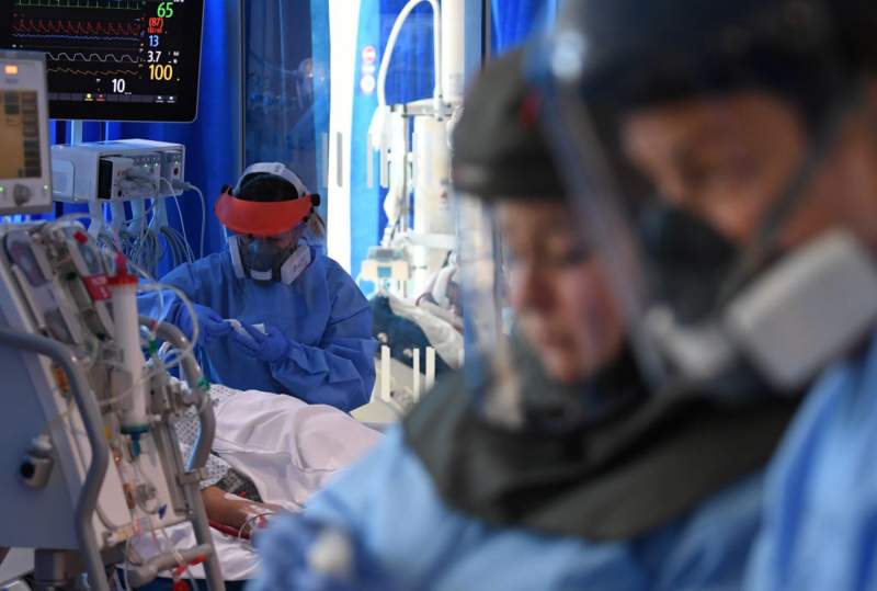“İngiltere’de korona hastalarının yüzde 20 kadarı virüsü başka nedenle hastanede yatarken kaptı”