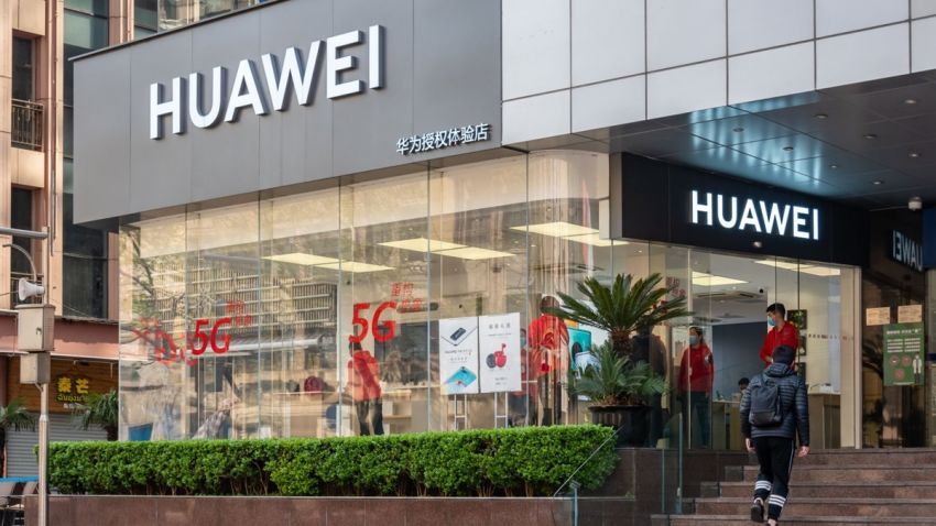 İngiltere Huawei’nin 5G anlaşmalarını iptal ediyor