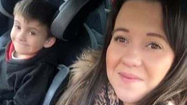 İngiltere’de 6 yaşındaki çocuk, kan zehirlenmesi geçiren hamile annesinin hayatını kurtardı