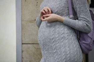 Hamile kadınlar Covid-19’u daha ağır geçirme riski taşımıyor