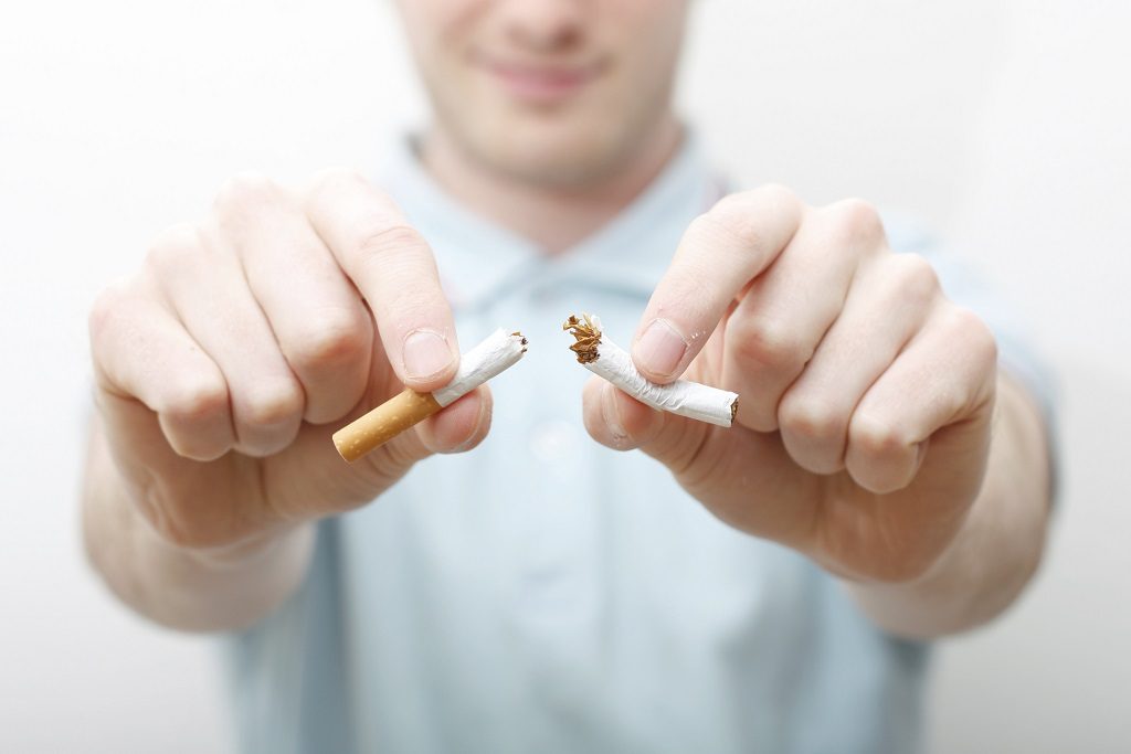 İngiltere’de çarpıcı sigara araştırması: Corona yüzünden 300 bin insan bırakacak