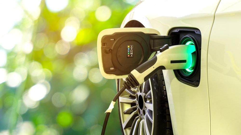 Yakıtlı araçlar, çevreyi elektrikli araçlardan ‘yüzlerce kat daha fazla’ kirletiyor