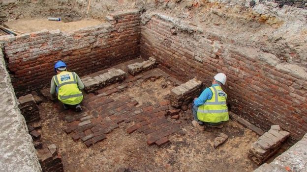Archaeologists ‘find London’s earliest theatre’