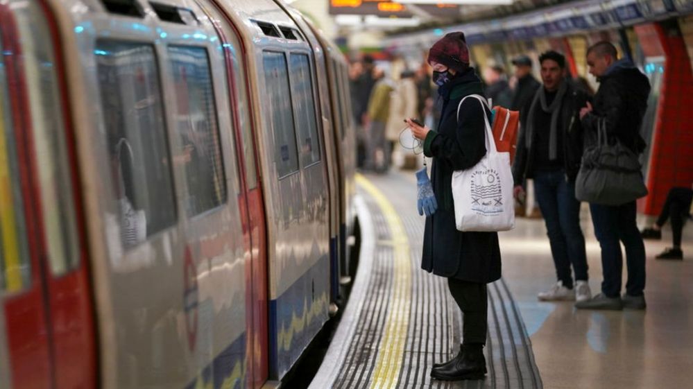 20,000 Londoner stopped for not wearing face masks on Tubes or buses