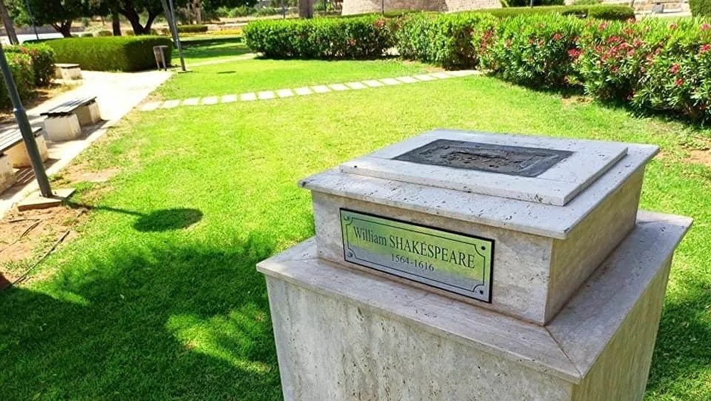 Shakespeare’in 17 bin 500 poundluk büstü Gazimağusa’daki parktan çalındı