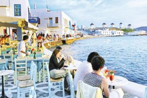 Yunanistan’dan İngiliz turistler konusunda geri adım