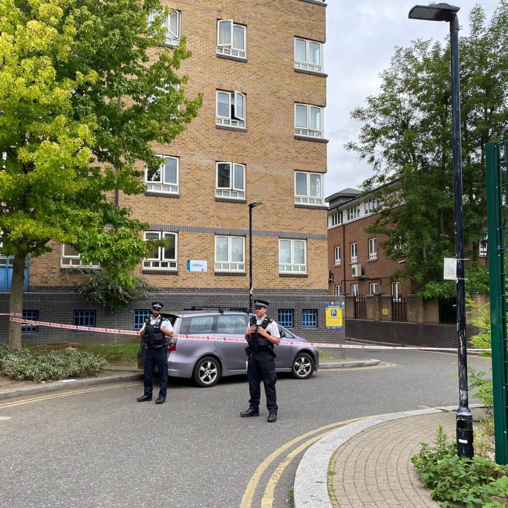 Londra’da bıçaklı saldırılar durmuyor: Genç adam öldürüldü