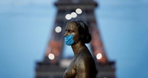 Fransa’da sokakta da maske zorunluluğu