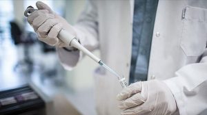 İngiltere’den kritik iddia: “Rus hackerlar aşı çalışmalarımıza sızıyor”