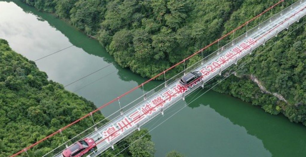 Dünyanın en uzun cam köprüsü