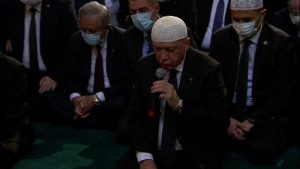Cumhurbaşkanı Erdoğan Ayasofya’da Kuran okudu