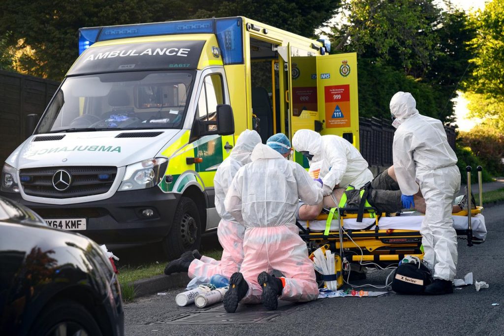 İngiltere’de son 24 saatte koronavirüsten 608 ölüm