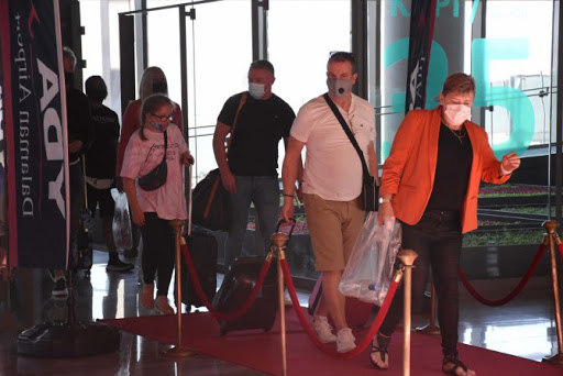 Muğla’ya giden İngiliz turistler, kırmızı halıyla karşılandı