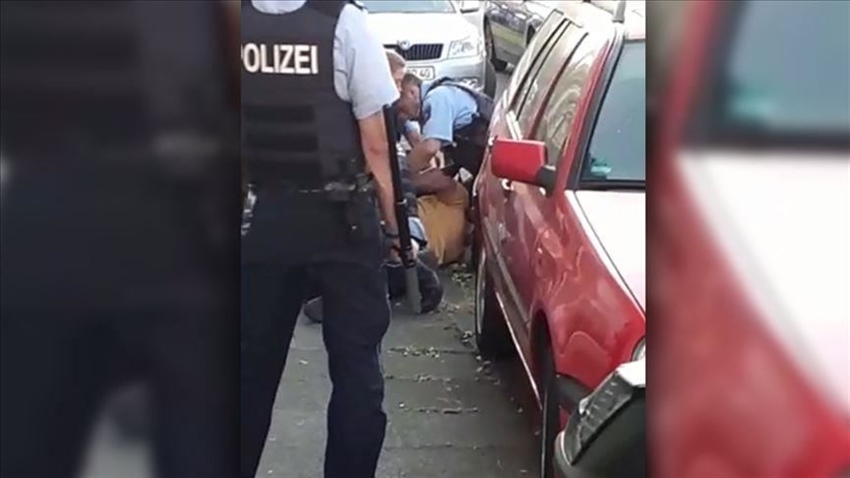 Almanya’da şiddet uygulayan 3 polis görevden alındı