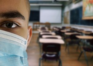 İngiltere’de okullar açıldı: Test ve maske var, sınav yok