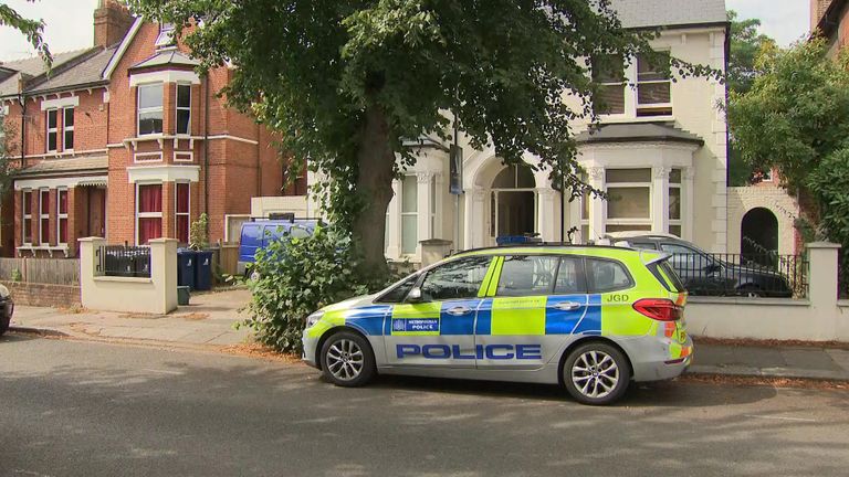 Londra’da 10 yaşındaki bir çocuk evde ölü bulundu