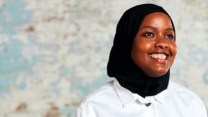 Somali’deki iç savaştan kaçan Roble, Premier Lig’in ilk Müslüman kadın hakemi olmayı hedefliyor